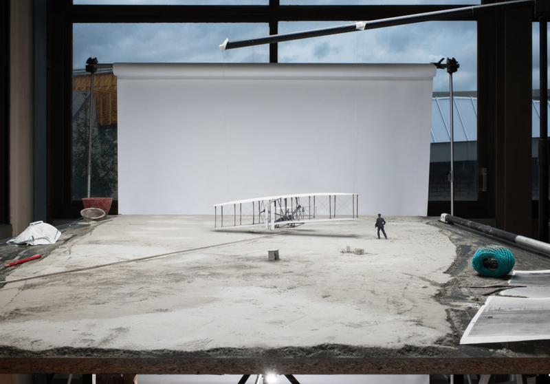 Illustration for article titled The most iconic photos in history recreated as detailed miniatures